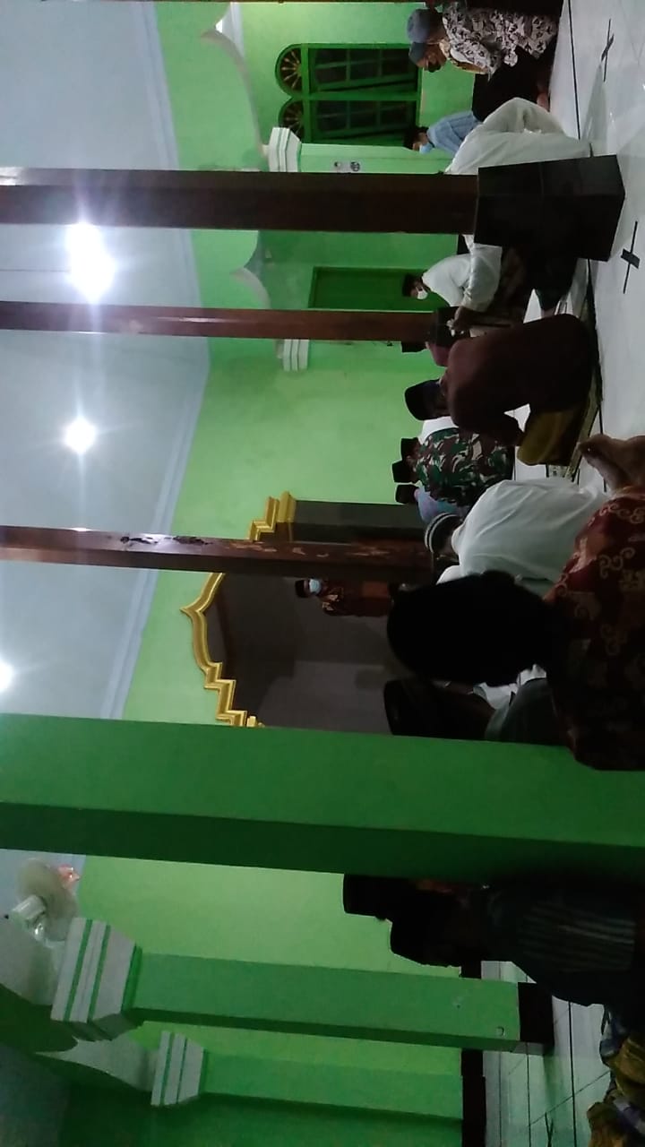 Patroli Protokol Kesehatan dari Satgas Kapanewon Galur di Masjid Al Islah Gandu